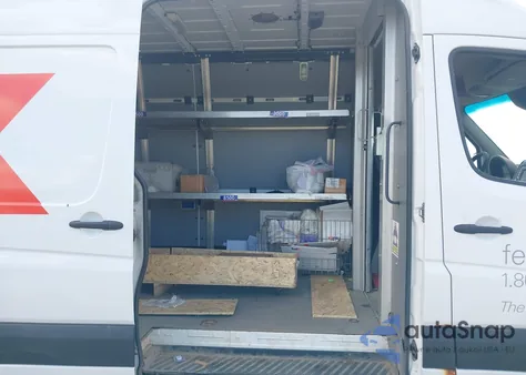 2018 Mercedes-Benz Sprinter 2500 High Roof V6 из США, поврежденный, VIN WD3PE8CD0JP597912